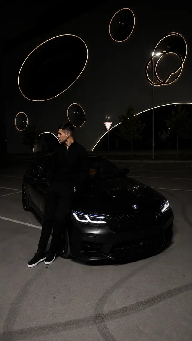 Lifestyle фото с черным Lamborghini