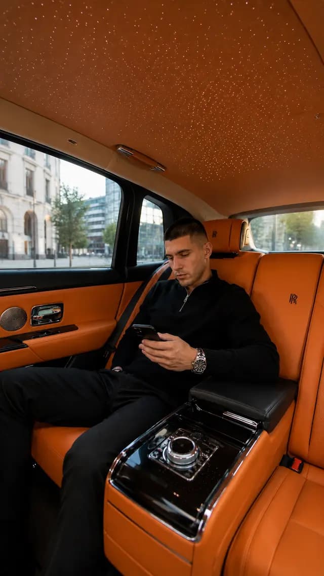 Lifestyle фото в интерьере Ferrari
